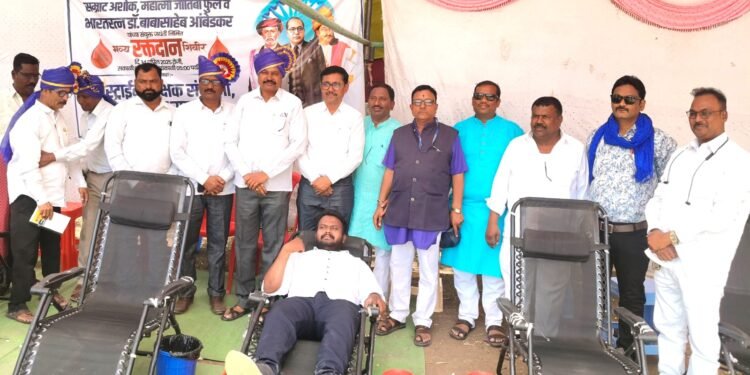 रक्तदान करुन ‘कास्ट्राईब’ कडून भारतरत्न डॉ.बाबासाहेब आंबेडकर यांना अभिवादन