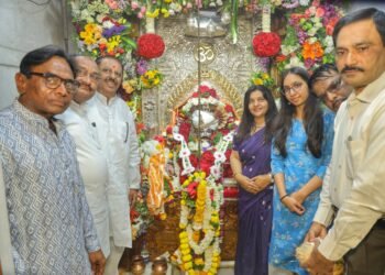 गवळी समाजाच्या दुधाभिषेकाने ग्रामदैवत श्री सिद्धेश्वर देवस्थानच्या यात्रेचा शुभारंभ